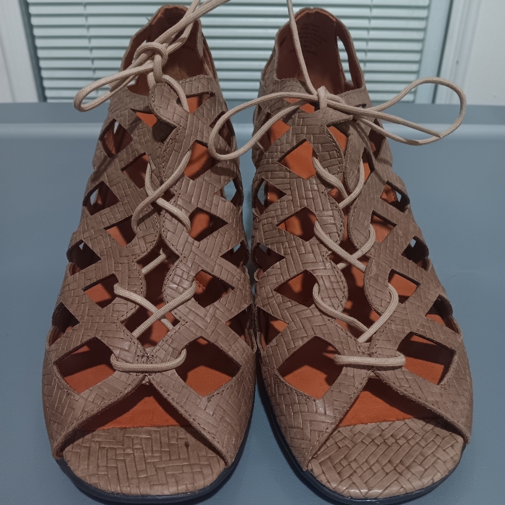 Gentle Soul Size 10M Toupe